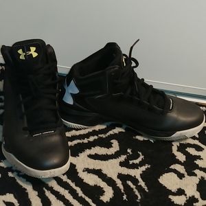 Under Armour basket shoes